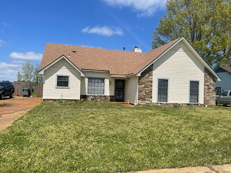 Signs your memphis roof needs professional cleaning this year